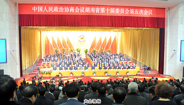 湖南省政協(xié)十屆五次會(huì)議開幕，胡國(guó)安委員促進(jìn)縣域經(jīng)濟(jì)提案引關(guān)注