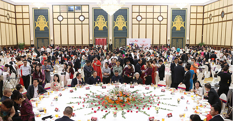 “家溫暖，愛(ài)相隨”——綠之韻2014慈善名流感恩答謝晚宴隆重舉行