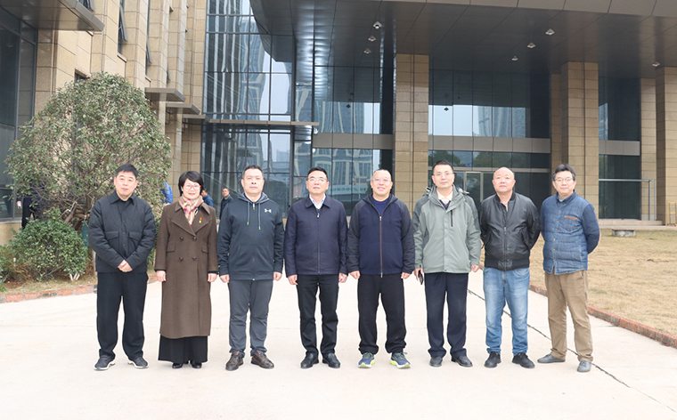 長(zhǎng)沙市人大常委會(huì)副主任李偉群一行蒞臨綠之韻中心調(diào)研