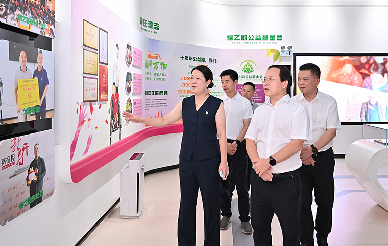 中共長沙市委常委、瀏陽市委書記肖正波一行蒞臨綠之韻集團(tuán)調(diào)研